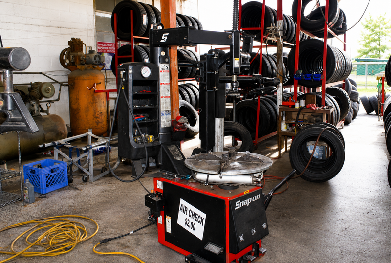 Professional Snap-on tire mounting machine at Humble Tire & Automotive